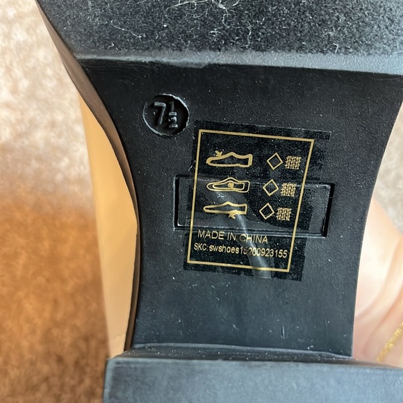 🦋SHEIN Heeled Booties🦋 - Picture 6 of 7